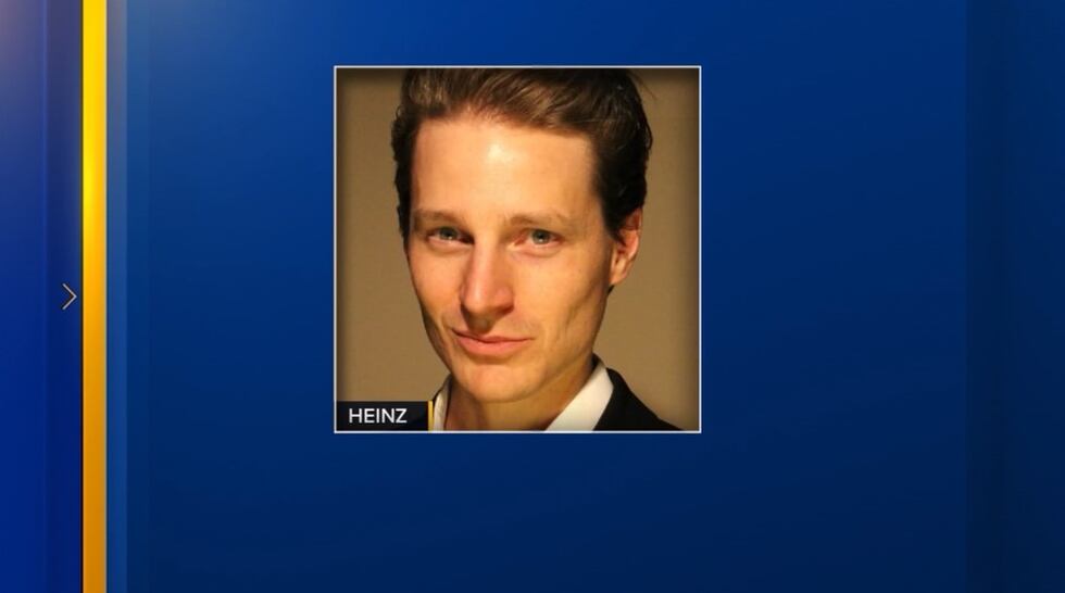 La policía dijo que Ernest Heinz, de 46 años, está acusado de intento de asesinato, asalto...