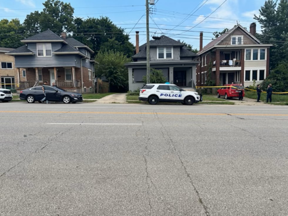 La vivienda en la calle Madison en el vecindario de Oakley, donde el equipo forense halló el...