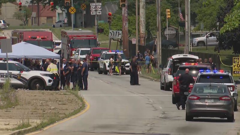 La policía de Toledo, Toledo Fire and Rescue y equipos HAZMAT respondieron a la zona de...