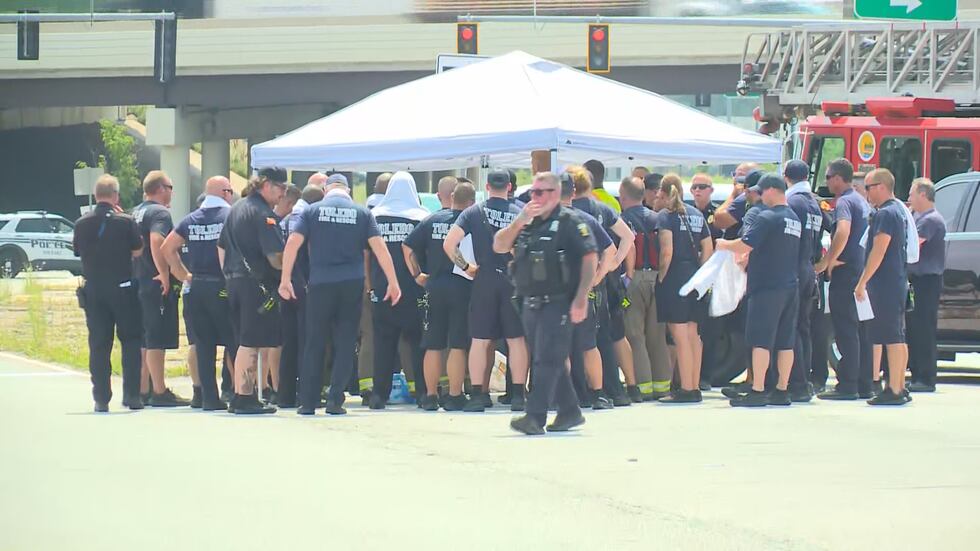 La policía de Toledo, Toledo Fire and Rescue y equipos HAZMAT respondieron a la zona de...