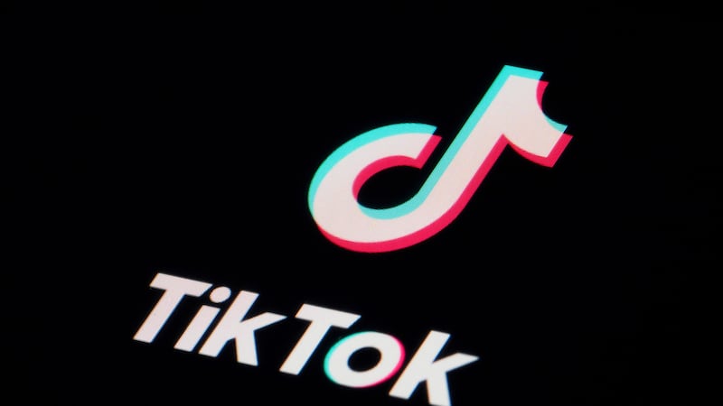 El icono de TikTok en la pantalla de un smartphone, el 28 de febrero de 2023, en Marple...