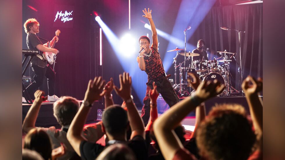 ARCHIVO - El cantautor estadounidense David Anthony Burke, también conocido como D4vd, actúa...