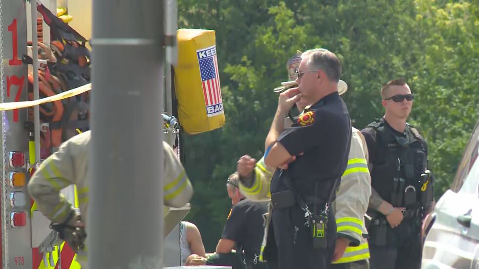La policía de Toledo, Toledo Fire and Rescue y equipos HAZMAT respondieron a la zona de...