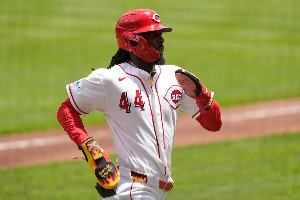 Elly De La Cruz, de origen dominicano, firmó con los Rojos en 2018 como agente libre...