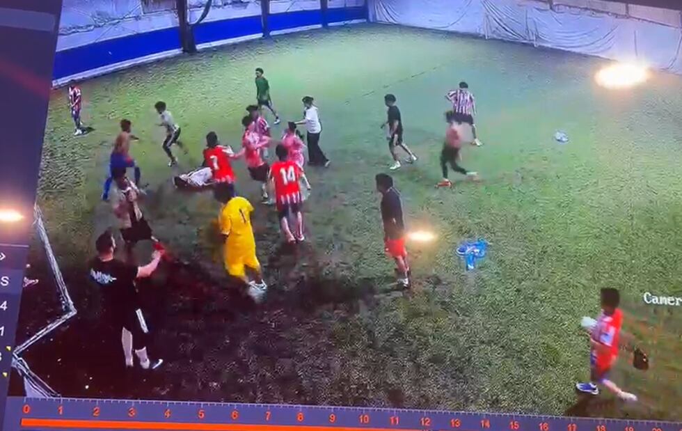El ataque grabado por las cámaras del centro deportivo, según nos compartió Posadas.