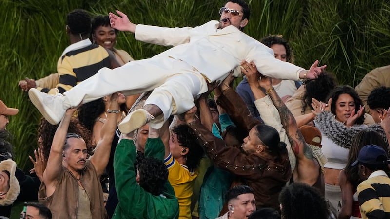 Bad Bunny durante su presentación en el medio tiempo del Super Bowl 60 de la NFL entre los...