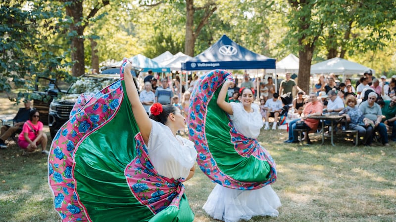 Danzas típicas en el Festival de la Herencia Hispana de Great Parks