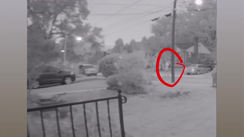 Reto viral "Kicking Door" muestra a jóvenes pateando puertas y corriendo. En muchos casos los...