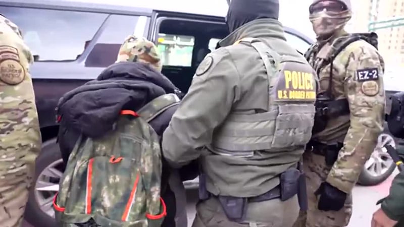 Jefes de policía denuncian que oficiales de sus departamentos que no son blancos han sido...