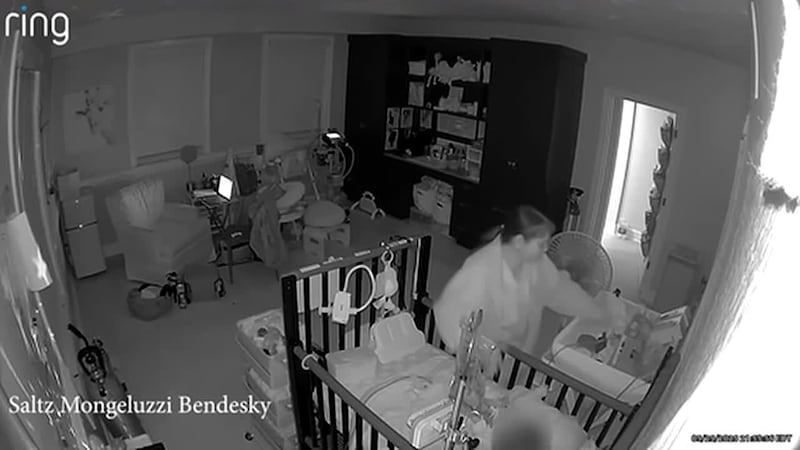 Padres horrorizados en Filadelfia. Captan a enfermera contratada para cuidar de una bebé...