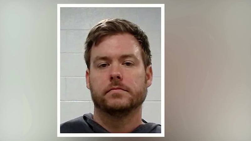 Acusado de matar y luego abusar del cadáver de su esposa y madre de sus hijos. Fue hallada en...
