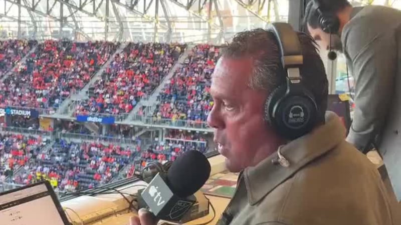 Desde el Estadio TQL estos comentaristas hispanos transmitieron la emoción del Clásico de...